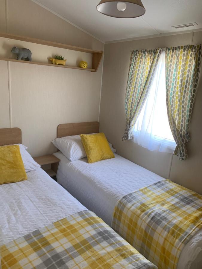 Gold Plus 6 Berth Caravan In New Beach With Parking Wifi And Decking Hotel Dymchurch Exterior photo