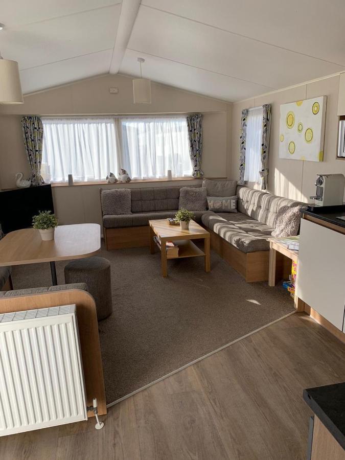 Gold Plus 6 Berth Caravan In New Beach With Parking Wifi And Decking Hotel Dymchurch Exterior photo